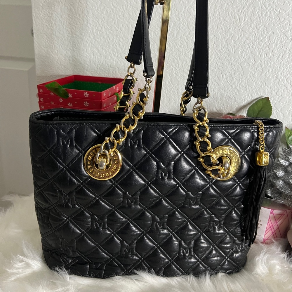 💜MetroCity Quilted Handbag